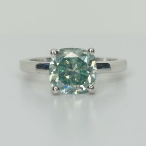 2.52ct MOISSANITE ring size 7